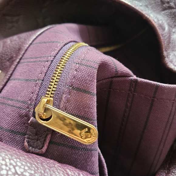 LOUIS VUITTON- Monogram Empreinte Artsy MM. Purple Est. Retail C$5,028.03 - Picture 12 of 13